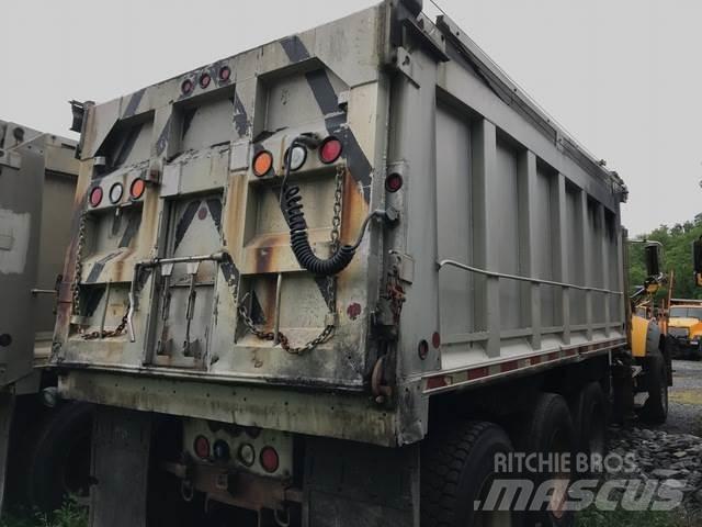 Mack 700 Snöblad och plogar