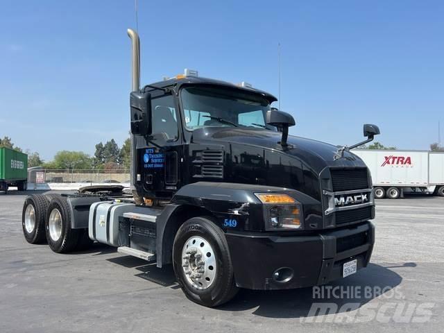 Mack AN64T Dragbilar