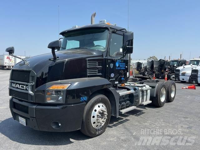 Mack AN64T Dragbilar