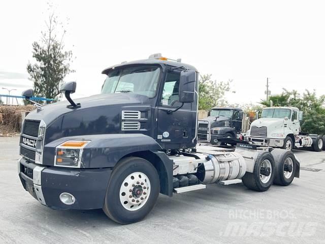 Mack AN64T Dragbilar