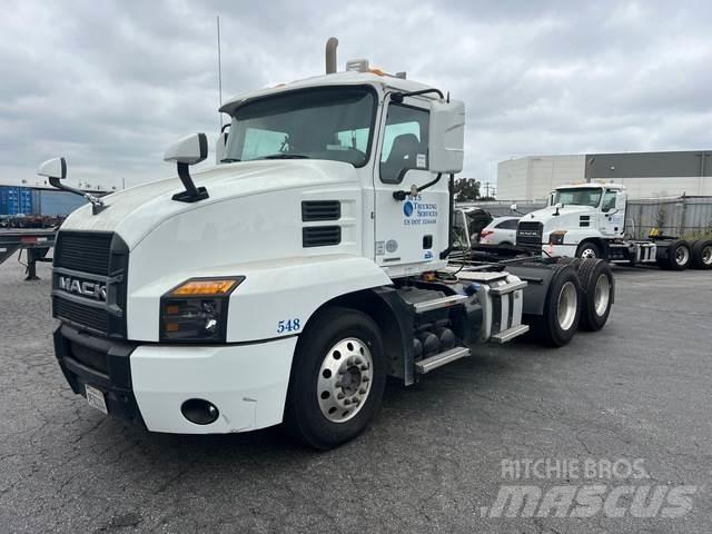 Mack AN64T Dragbilar