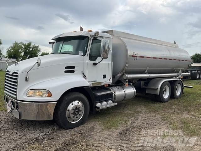 Mack CH613 Tankbilar