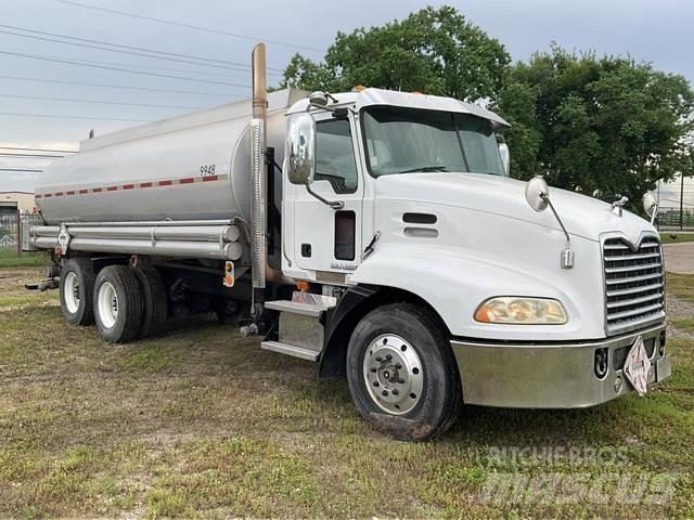 Mack CH613 Tankbilar