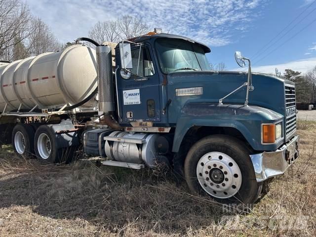 Mack CH613 Dragbilar