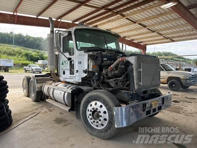 Mack CH613 Dragbilar
