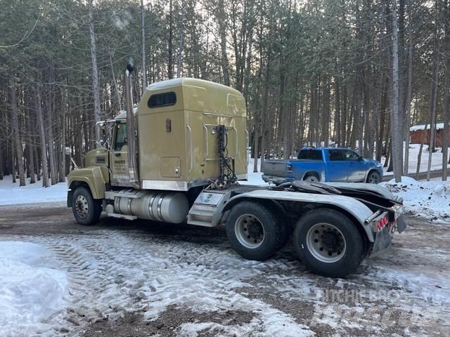 Mack CHN613 Dragbilar