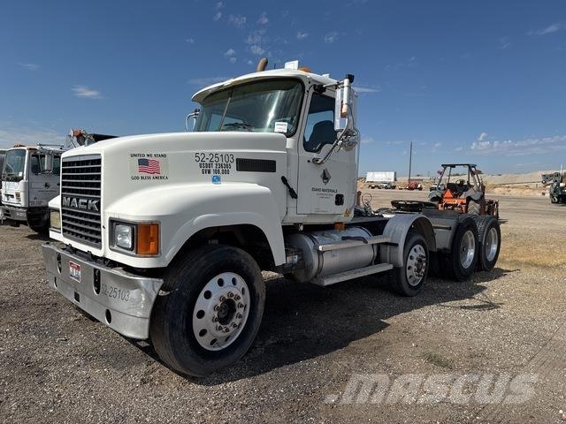 Mack CHN613 Dragbilar