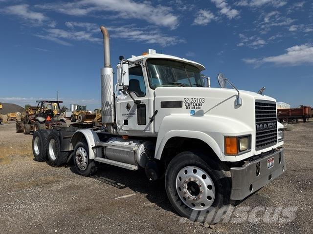 Mack CHN613 Dragbilar