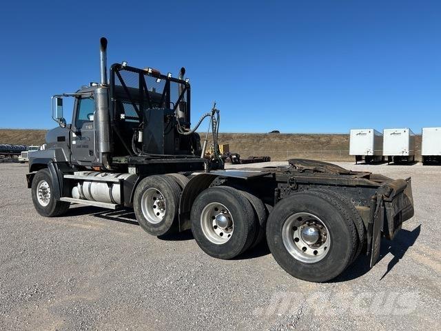 Mack CL713 Dragbilar