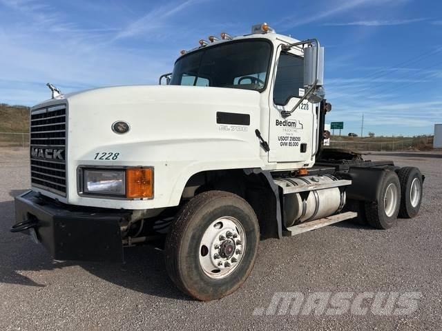 Mack CL733 Dragbilar