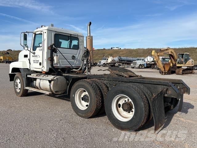 Mack CL733 Dragbilar