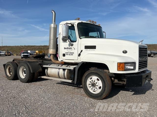 Mack CL733 Dragbilar