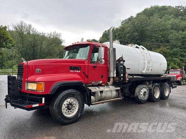 Mack CL733 Slamsugningsbil