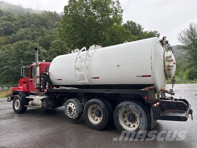 Mack CL733 Slamsugningsbil