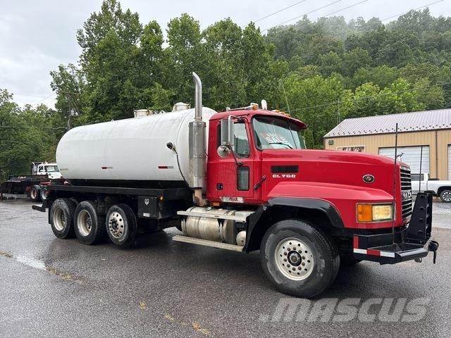 Mack CL733 Slamsugningsbil