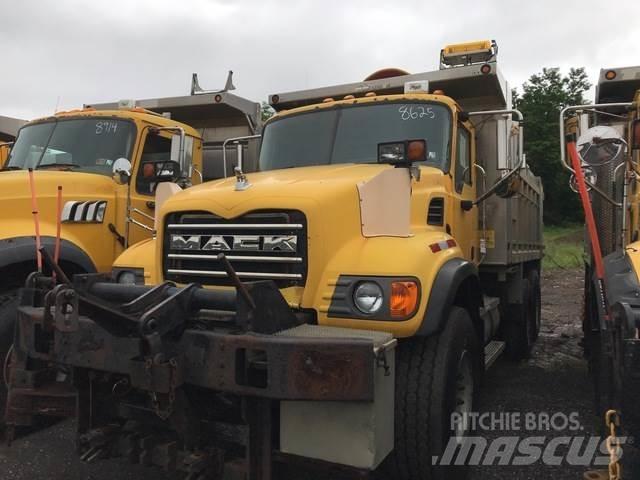 Mack CV700 Snöblad och plogar