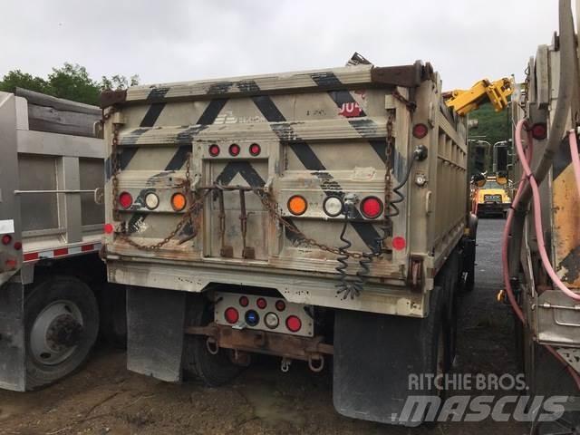 Mack CV700 Snöblad och plogar