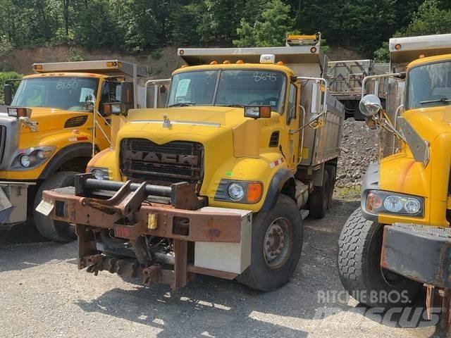Mack CV700 Snöblad och plogar