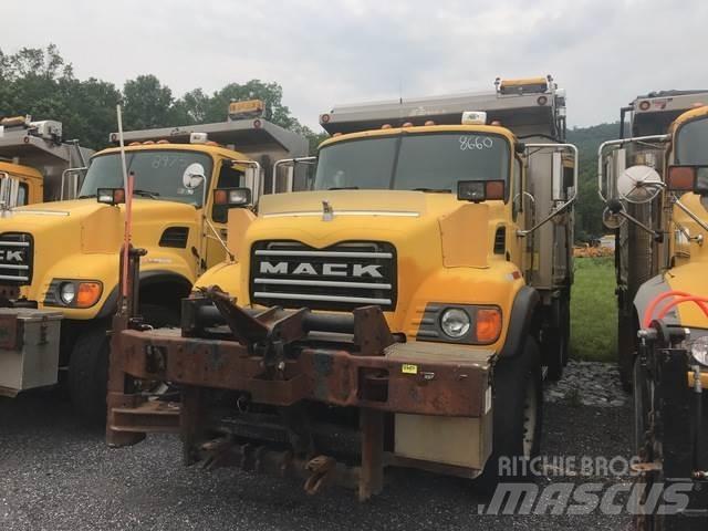 Mack CV700 Snöblad och plogar