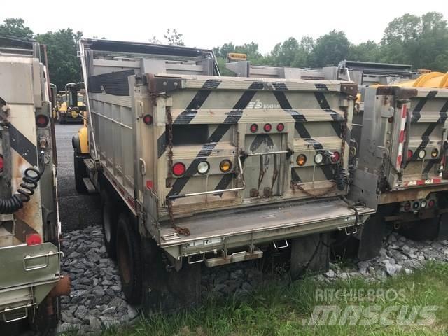 Mack CV700 Snöblad och plogar