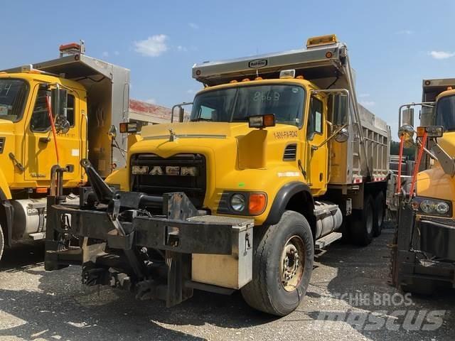 Mack CV700 Snöblad och plogar