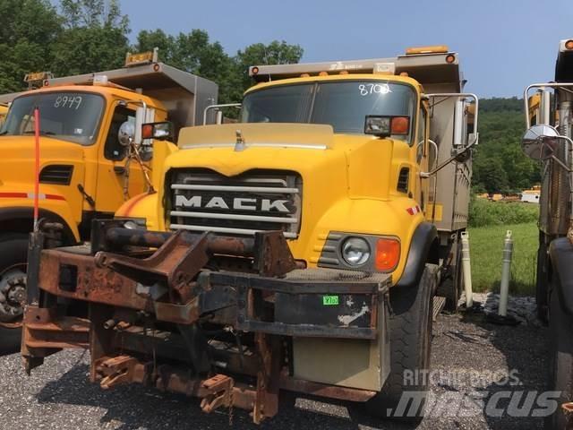 Mack CV700 Snöblad och plogar