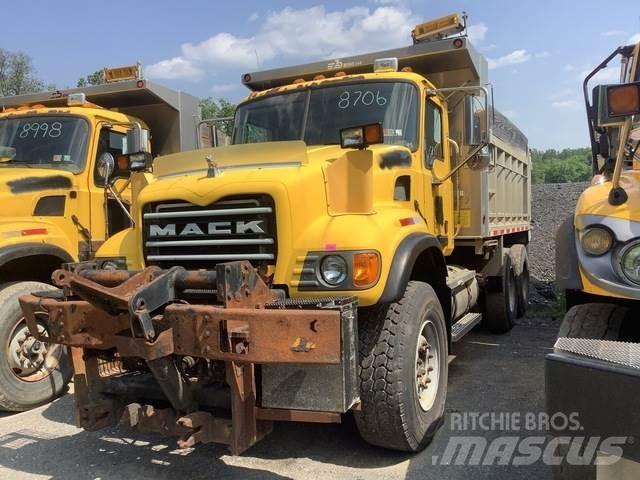 Mack CV700 Snöblad och plogar