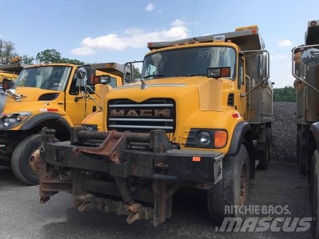 Mack CV700 Snöblad och plogar