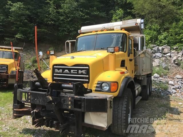 Mack CV700 Snöblad och plogar