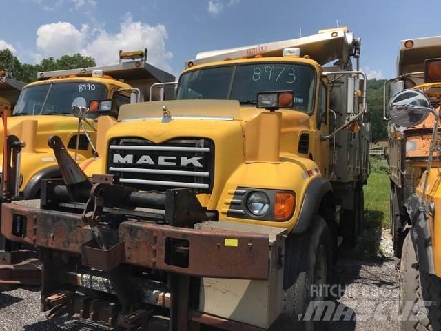 Mack CV700 Snöblad och plogar
