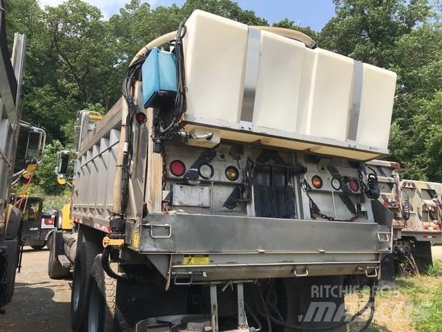 Mack CV700 Snöblad och plogar