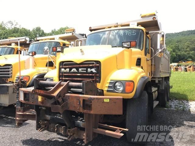 Mack CV700 Snöblad och plogar