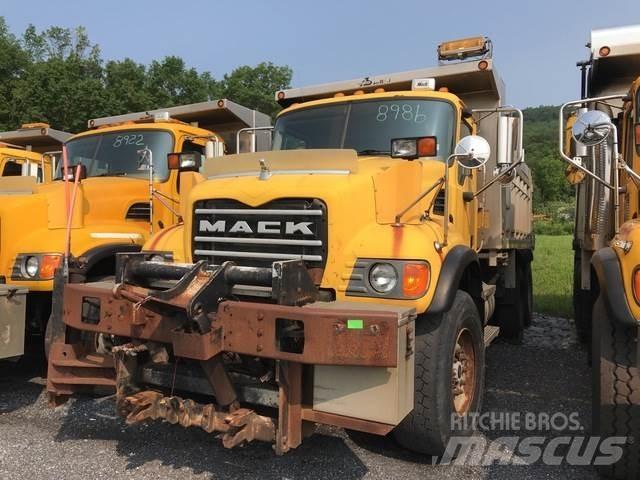 Mack CV700 Snöblad och plogar