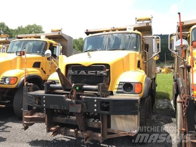 Mack CV700 Snöblad och plogar