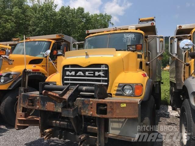 Mack CV700 Snöblad och plogar