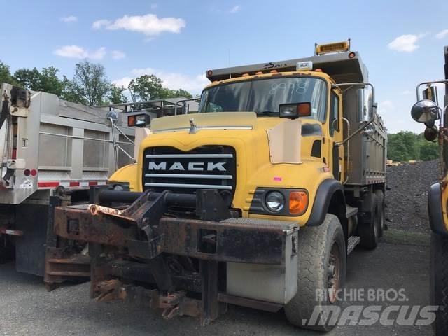 Mack CV700 Snöblad och plogar