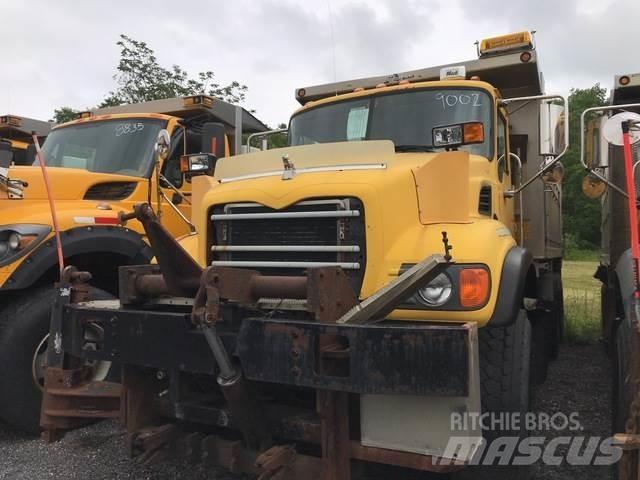 Mack CV700 Snöblad och plogar