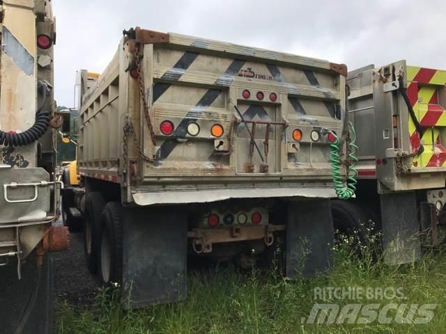 Mack CV700 Snöblad och plogar