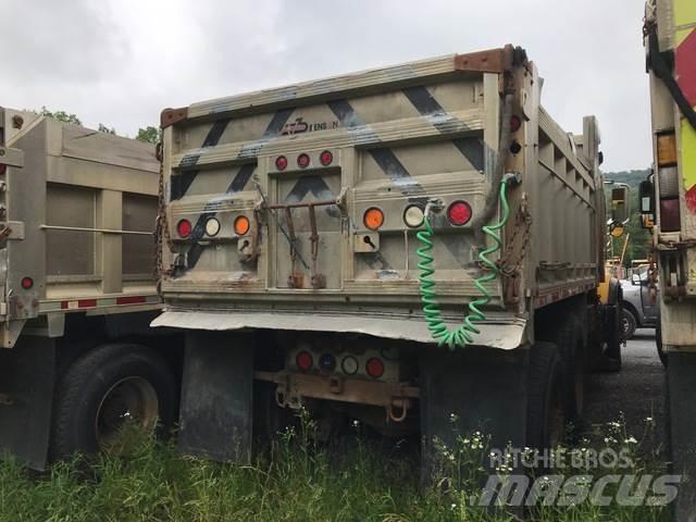 Mack CV700 Snöblad och plogar