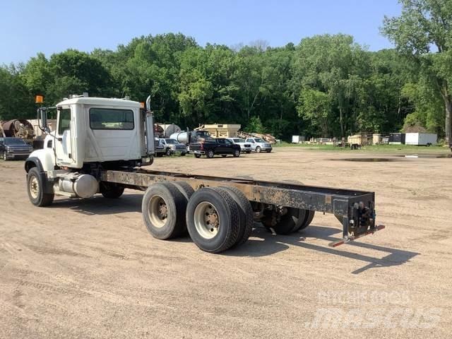 Mack CV713 Hytter och interiör