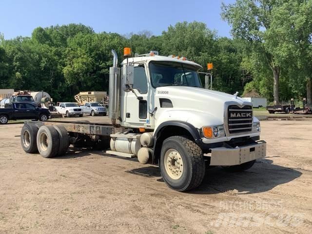 Mack CV713 Hytter och interiör