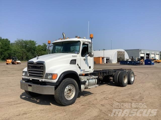 Mack CV713 Hytter och interiör