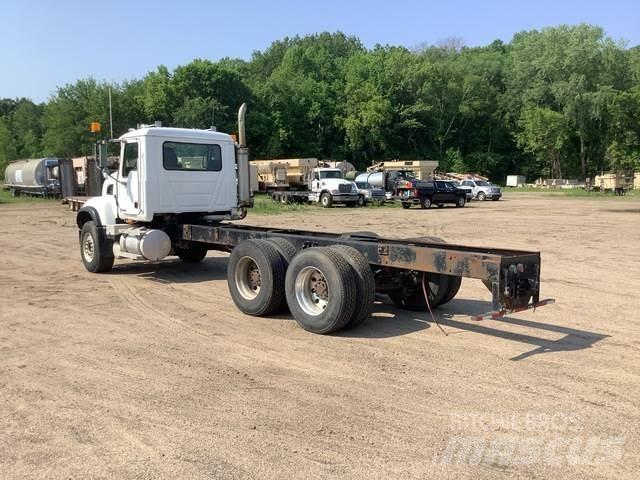 Mack CV713 Hytter och interiör