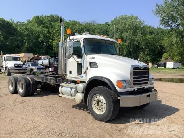 Mack CV713 Hytter och interiör