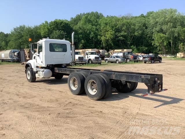 Mack CV713 Hytter och interiör