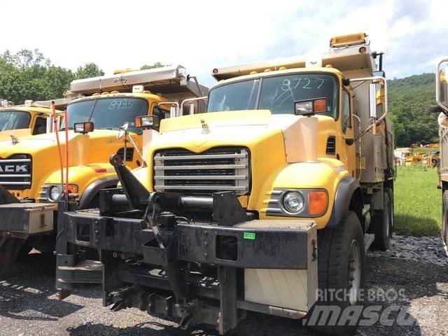 Mack CV713 Snöblad och plogar