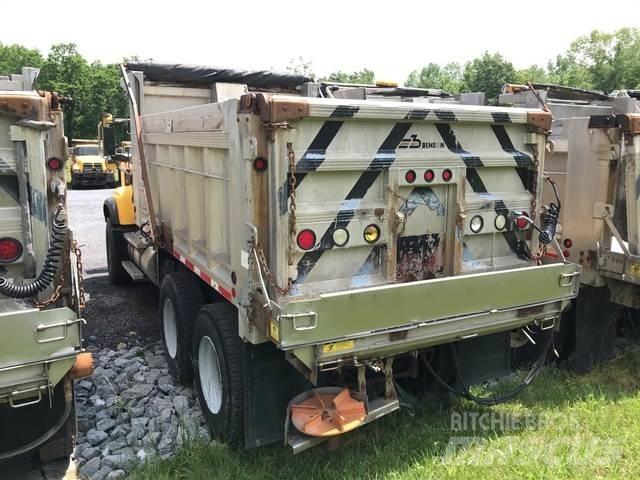 Mack CV713 Snöblad och plogar