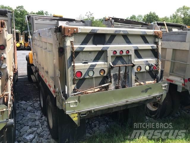 Mack CV713 Snöblad och plogar