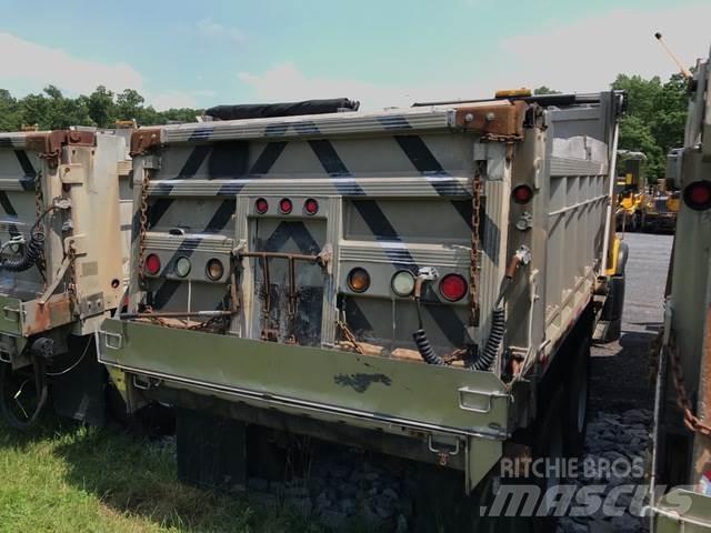 Mack CV713 Snöblad och plogar