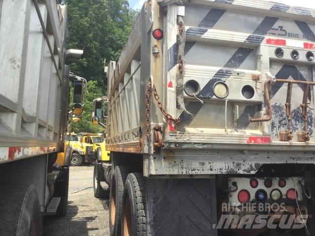 Mack CV713 Sand- och saltspridare